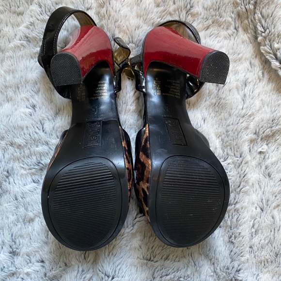 Red and Cheetah Print Heels Pumps - Picture 4 of 5
